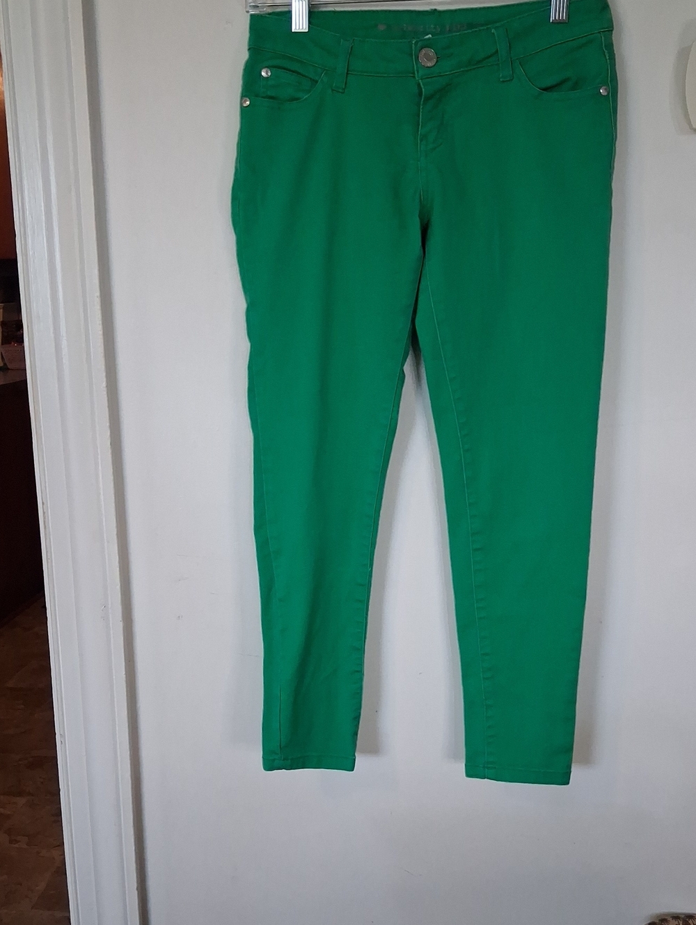 Celebrity Pink Green Cropped Slim Pants